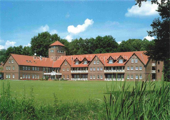 Burg Kauper Waldhotel-Eiche Backsteingebaeude Oberspreewald Wiese Wald Turm Balk