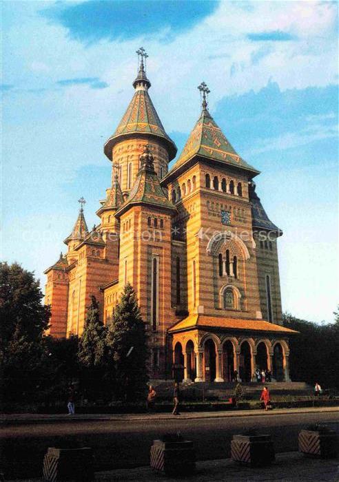 TIMISOARA RO Orthodoxe-Kathedrale Tuerme Kuppeln Kreuze byzantinisch Baeume Pass