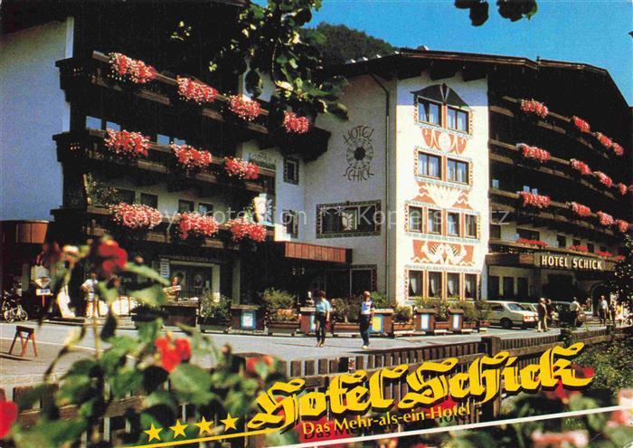 Walchsee Tirol AT Hotel-Schick Blumenbalkone Fassadenbemalung Dorf Bollackerweg
