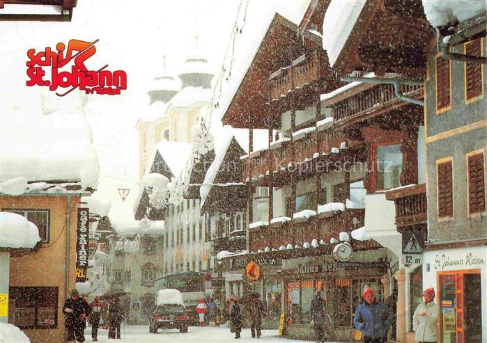 St Johann Tirol AT Speckbacherstrasse Wintersportzentrum Schneefall Kirchturm Ge