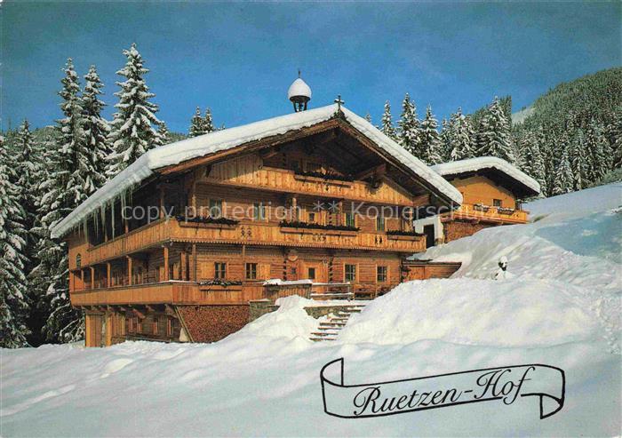 Kirchberg Tirol AT Ruetzen-Hof Jausenstation Bauernhof Schnee Winter Tannen Eis
