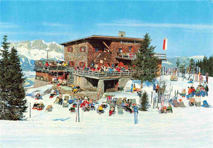 Kitzbuehel Tirol AT Berghaus-Tyrol Hahnenkamm Sonnenterrasse Skifahrer Liegestue