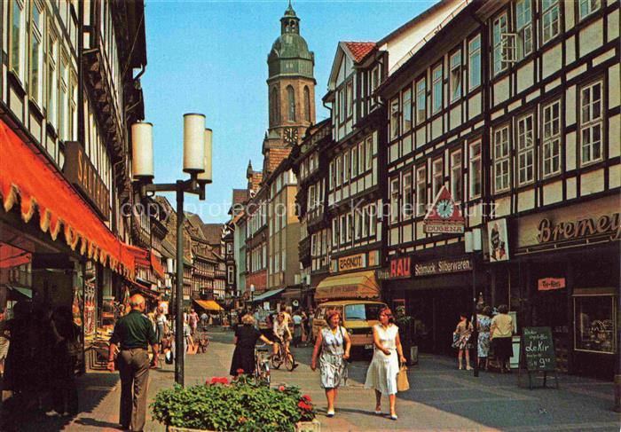 Einbeck Niedersachsen Fussgaengerzone Fachwerkhaeuser Kirchturm Geschaefte Passa