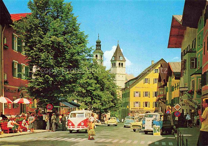 Kitzbuehel Tirol AT Hauptstrasse Kirchturm VW-Bus Strassenszene Gasthof Tiefenbr