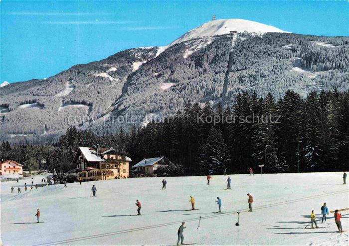 Igls Jgls Innsbruck Tirol AT Schiuebungswiese Patscherkofel Skifahrer Winterspor
