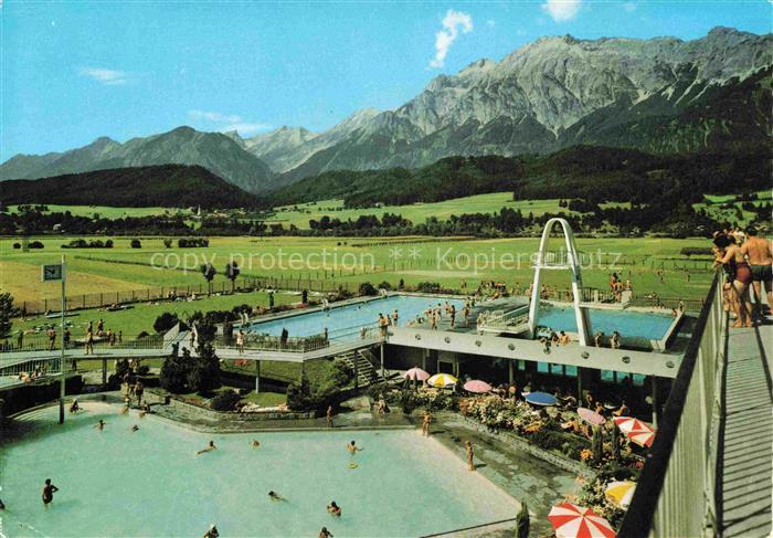 Wattens Fritzens Tirol AT Alpenbad Bettelwurf Schwimmbad Badegaeste Berge Sprung