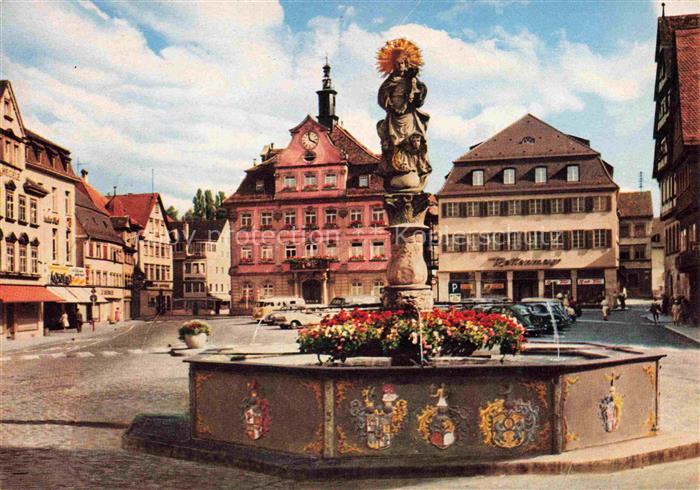 Schwaebisch Gmuend BW Marktplatz Brunnen Rathaus Wappen Blumen Geschaefte Altsta