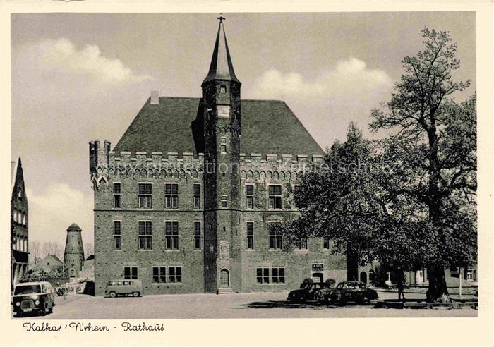 Kalkar Niederrhein Rathaus Turm Backstein Autos Baum Marktplatz