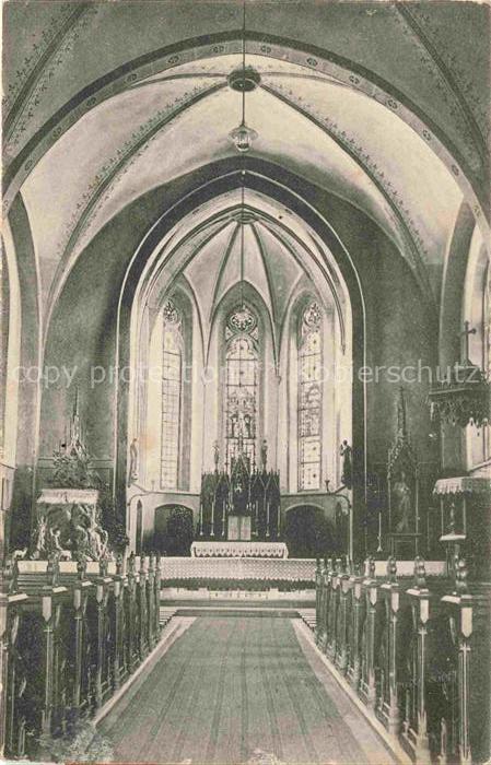 Fuehlingen KoeLN NRW Kircheninneres Altar Kirchenbaenke Buntglasfenster Gewoelbe