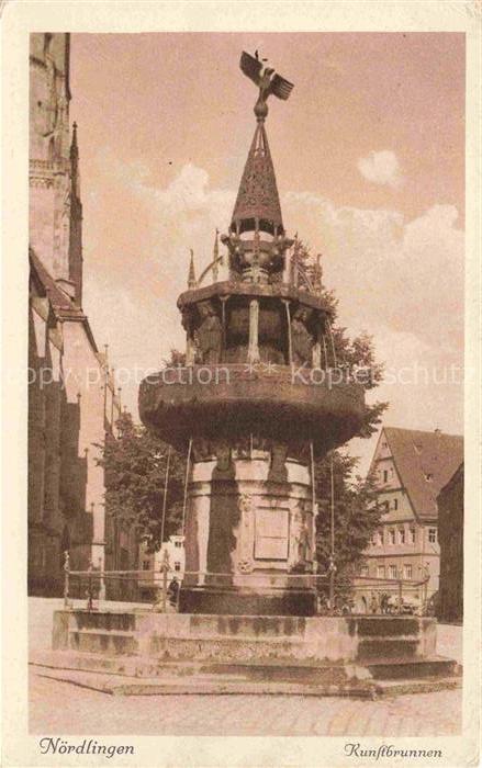 Noerdlingen Bayern Kunstbrunnen Brunnen Adler Marktplatz Fachwerkhaeuser Kirchtu