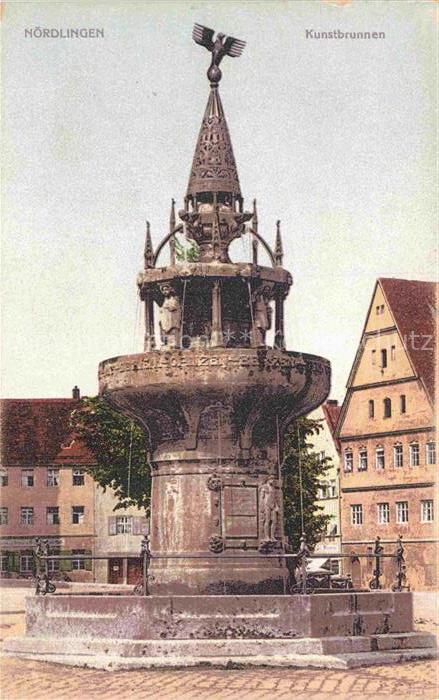 Noerdlingen Bayern Kunstbrunnen Brunnen Adler Marktplatz Fachwerkhaeuser Figuren