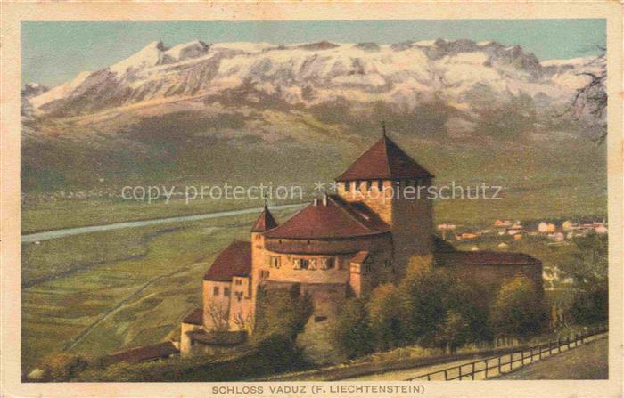 Vaduz Liechtenstein FL Schloss-Vaduz Burg Berge Alpen Rhein Tal Fuerstentum Turm