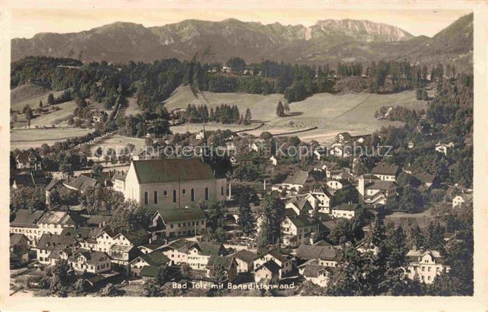 BAD ToeLZ Bayern Benediktenwand Stadtpanorama Kirche Voralpen Berge Wiesen Haeus