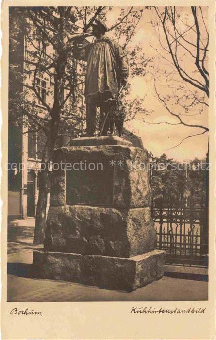 BOCHUM  CITY Kuhkirtenstandbild Denkmal Statue Sockel Baeume Park