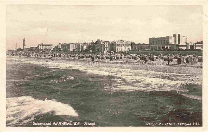 WARNEMueNDE Ostseebad Rostock Strand Ostseebad Strandkoerbe Ostseewellen Leuchtt