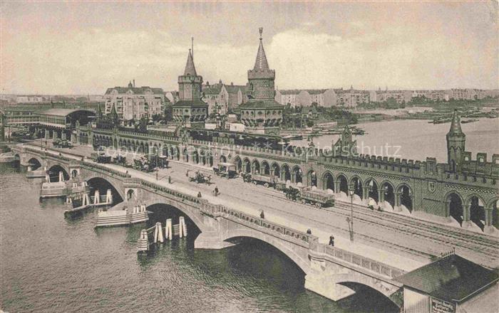 BERLIN  CITY Oberbaumbruecke Spree Bruecke U-Bahn Fuhrwerke Tuerme Stadtansicht