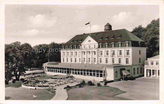 TRAVEMueNDE Ostseebad Kurhaus Terrasse Garten Park Fahne Baeume Ostsee