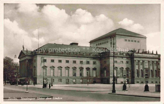 BERLIN  CITY Staatsoper Unter-den-Linden Oper Neoklassizismus Strassenszene Late