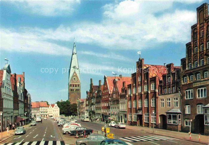 LueNEBURG  CITY Am-Sande Kirche Backsteingebaeude Strasse Autos Giebelhaeuser