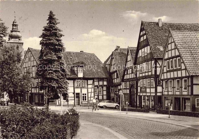 BAD SALZUFLEN Lippe NRW Salzhof Fachwerkhaeuser Kirchturm Altstadt Strassenszene