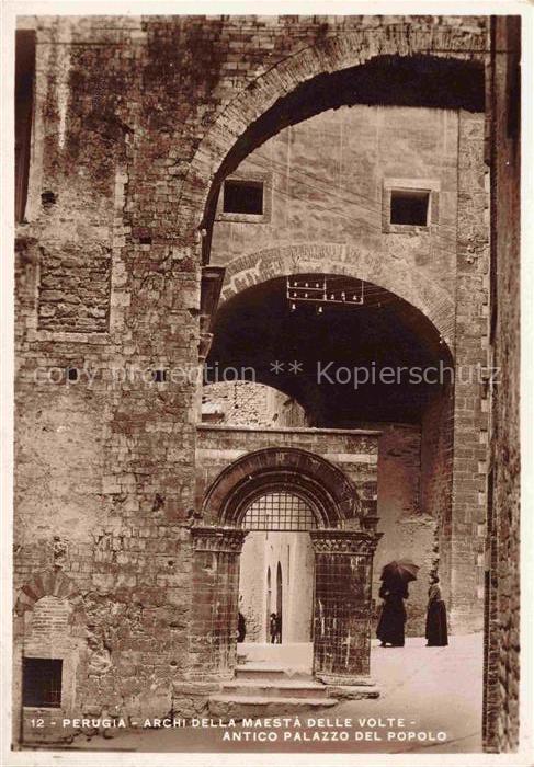 PERUGIA Umbria IT Archi-della-Maestà-delle-Volte Palazzo-del-Popolo Bogen Mittel