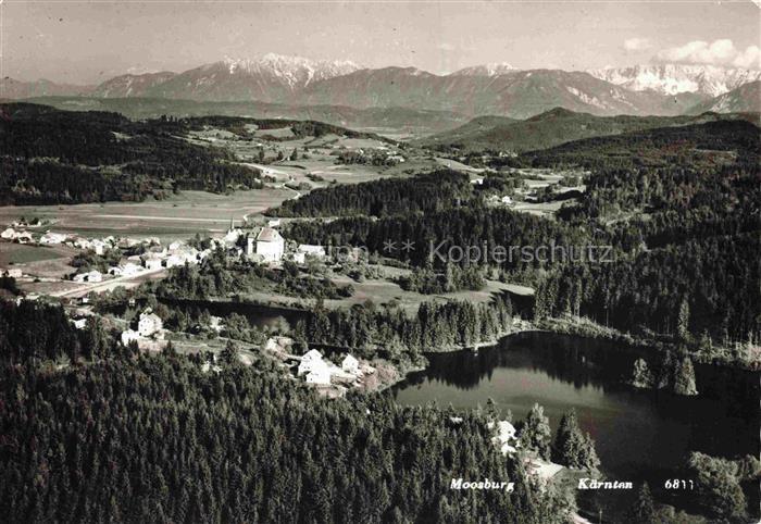 Moosburg Kaernten AT Luftaufnahme Moosburger-See Wald Schloss Bergpanorama Alpen