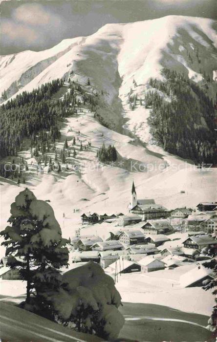 Berwang Tirol AT Berwang Hoenig Winterlandschaft Skiort Kirche Schnee Bergdorf A