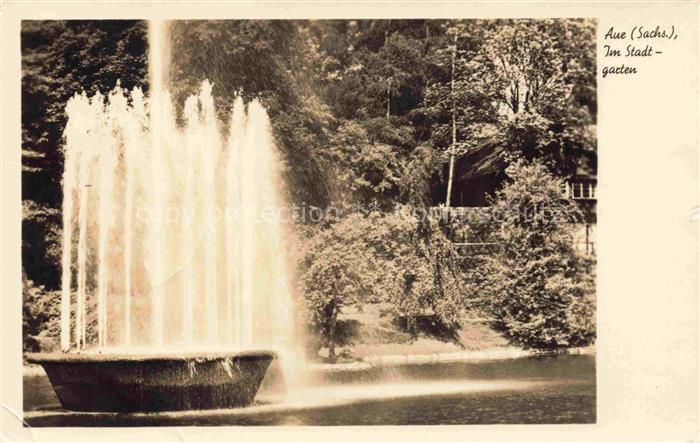 Aue Sachsen Stadtgarten Springbrunnen Fontaene Teich Baeume Park