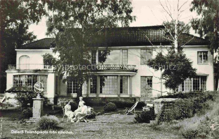 Dalaroe Sweden Folkhoegskola Herrenhaus Garten Sonnenuhr Frauen Baeume Seeseite