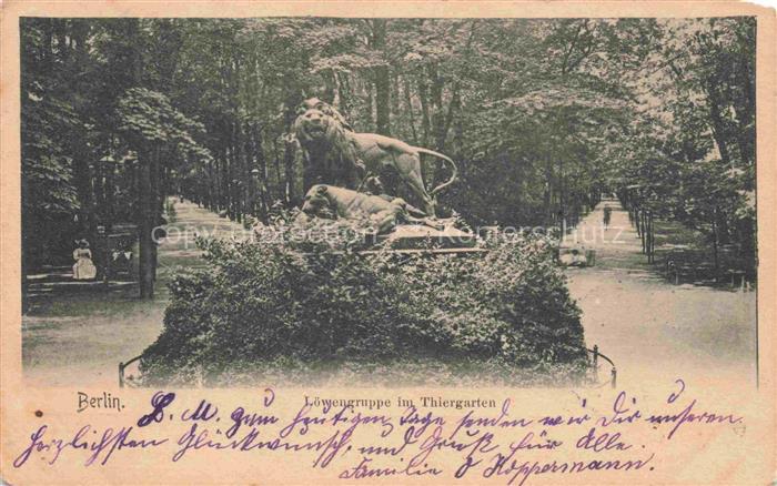 BERLIN  CITY Loewengruppe Thiergarten Skulptur Allee Baeume Passanten