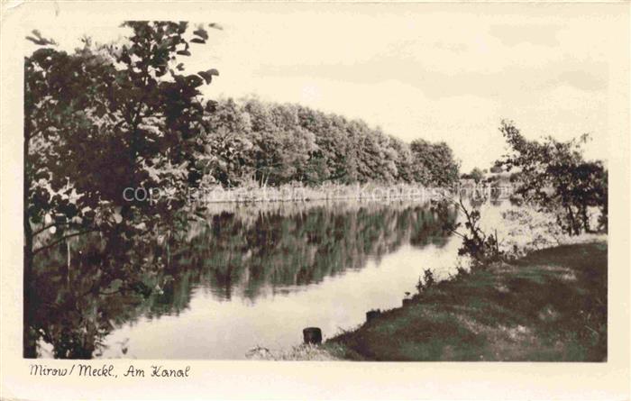 Mirow Mecklenburg-Strelitz Mecklenburg-Vorpommern Kanal Wasser Baeume Spiegelung