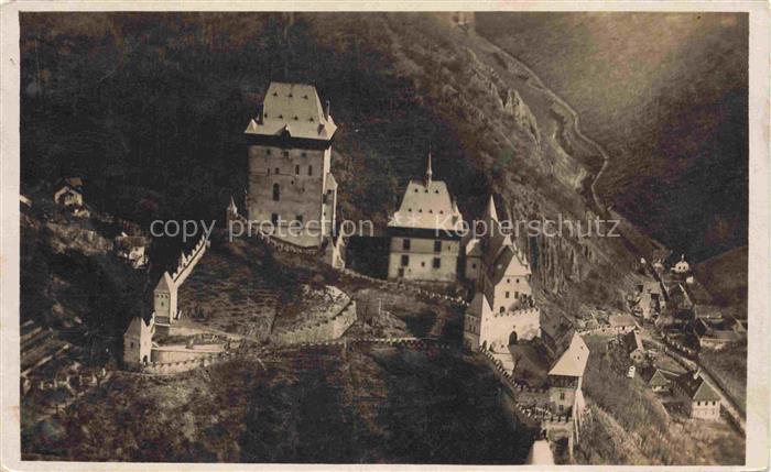 Karlstein Burg Karlstejn CZ Burg-Karlstejn Burg Mittelalter Wehrtuerme Burgmauer