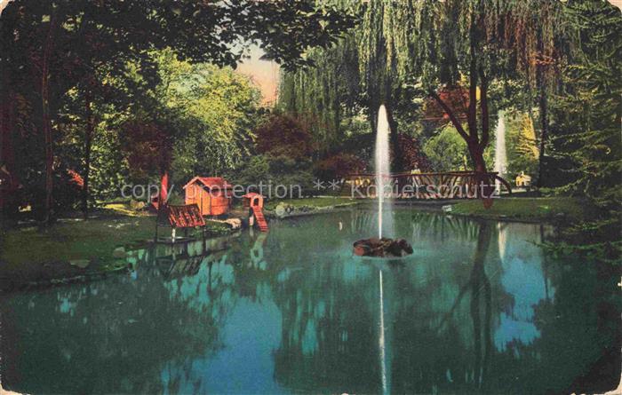 OFFENBURG BW Zwinger Park Teich Brunnen Fontaene Trauerweide Spielhaus Baeume