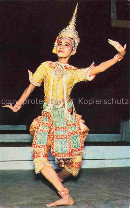 Bangkok Thailand Taenzerin Klassischer-Thai-Tanz Zeremonialkleid Goldene-Krone T