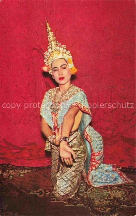 Bangkok Thailand Taenzerin Lakorn Theaterstueck Zeremonialkleid Goldene-Krone Kn