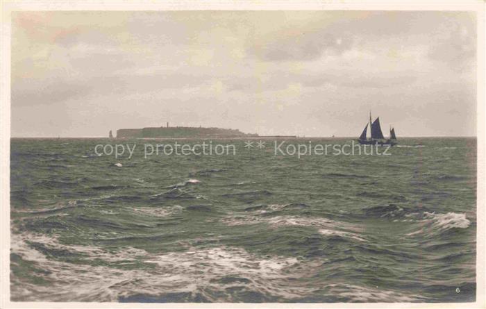 HELGOLAND Insel Schleswig-Holstein Nordsee Insel Segelboot Wellen Kueste Meeresa