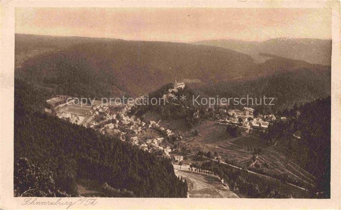 Schwarzburg Rudolstadt Thueringen Schwarzburg Burg Talblick Wald Berge Ortschaft