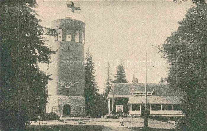 Kuopio Suomi Aussichtsturm Puijo Flagge Holzhaus Nadelwald Rundbau