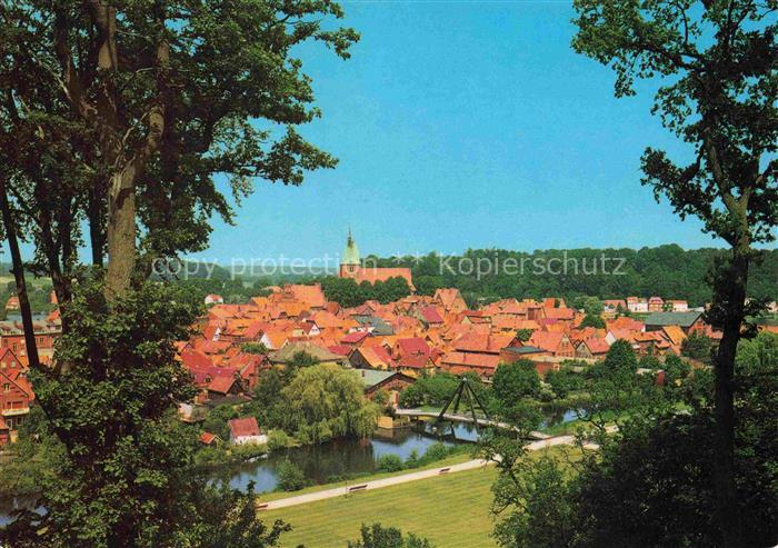 Moelln  Lauenburg Stadtansicht Altstadt Kirche Fluss See Rote-Daecher Baeume Luf