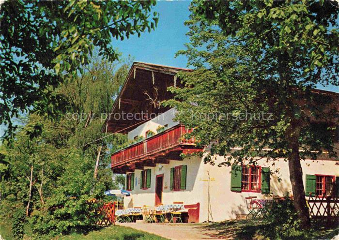 Murnau Staffelsee Bayern Berggasthof-Guglhoer Bauernhaus Terrasse Garten Baeume