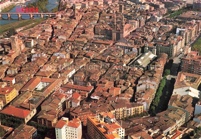 Logrono La Rioja ES Fliegeraufnahme Altstadt Fluss Kathedrale Bruecke Stadtpanor