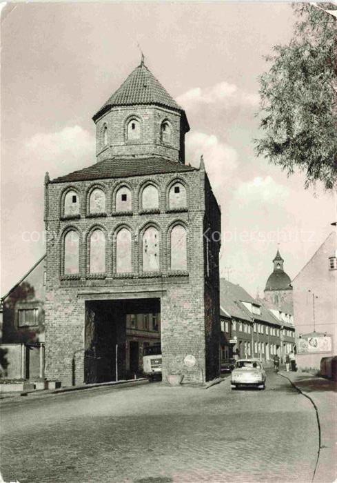 Ribnitz-Damgarten Ostseebad Rostocker-Torturm Stadttor Backsteingotik Strasse Au