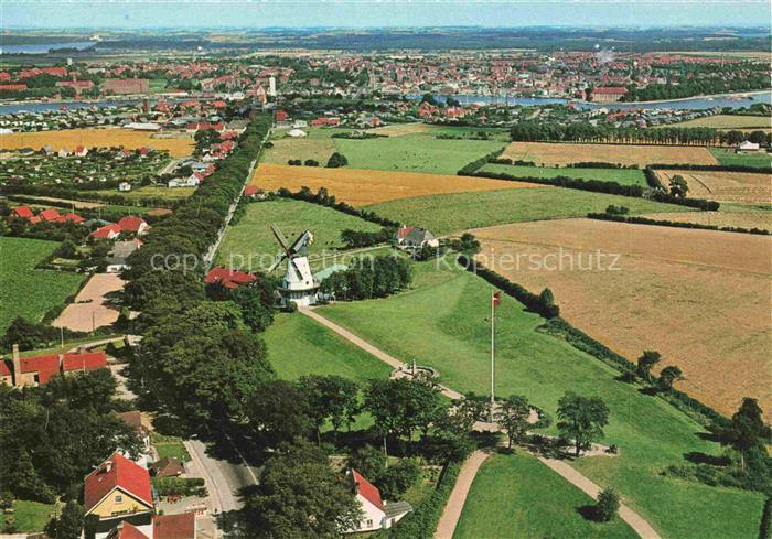 Dybbol Banke Dybbolbanke Sonderborg DK Dybbøl-Mølle Windmuehle Luftaufnahme Feld