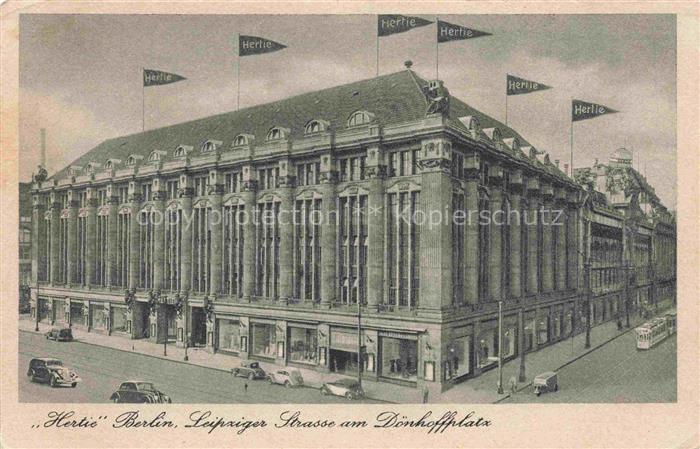 BERLIN CITY Hertie Kaufhaus Leipziger-Strasse Doenhoffplatz Fahnen Strassenbahn