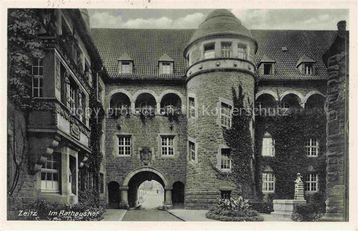 ZEITZ Sachsen-Anhalt Rathaushot Rathaus Turm Arkaden Tordurchfahrt Efeu