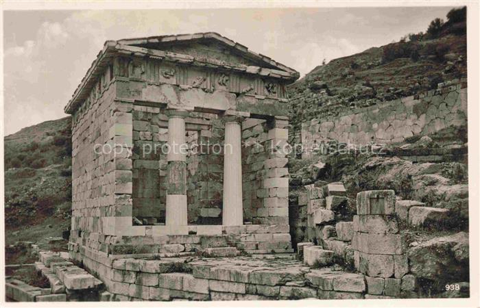 Delphi Delfi Greece Schatzhaus-der-Athener Antike-Ruinen Tempel Saeulen Ausgrabu