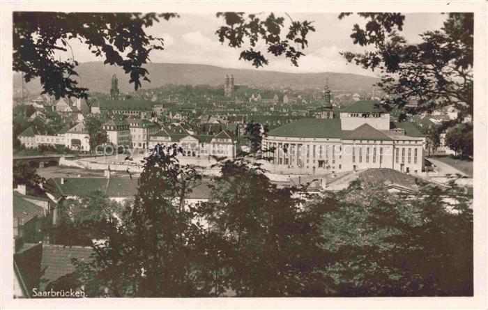 SAARBRueCKEN Saarland Panorama Daecher Kirche Stadt Baeume Huegel Oeffentliches-