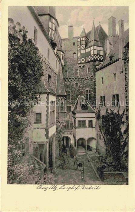 Burg Eltz Wierschem Mayen-Koblenz Rheinland-Pfalz Burghof Nordseite Turm Fachwer