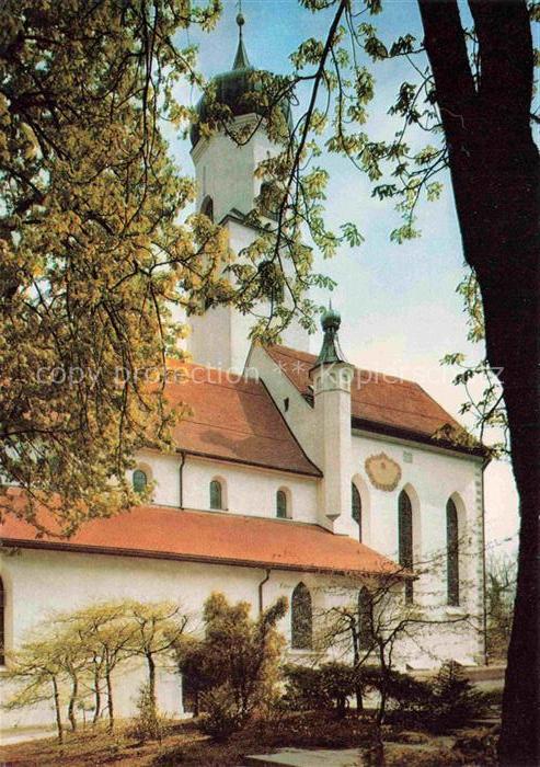 Isny Allgaeu Bayern Nikolaikirche evangelische-Kirche Kirchturm Baeume Zwiebeltu
