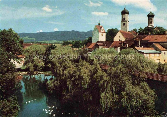Isny Allgaeu Bayern Fluss Enten Weidenbaeume Kirchturm Zwiebeltuerme Stadtmauer
